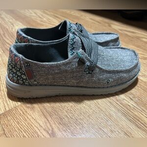 Woman’s Hey Dude Wendy Flora. Tulip Grey.